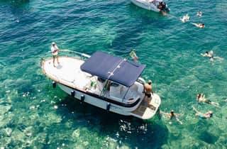 Procida: tour in barca con soste per nuotare e foto subacquee