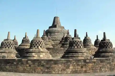 Excursão compartilhada ou particular aos templos de Borobudur e Prambanan