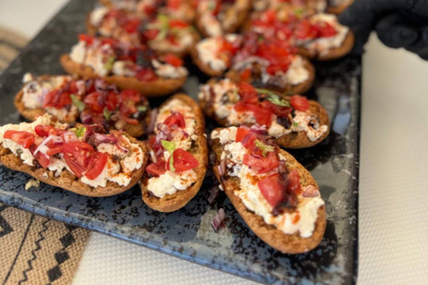 Puerto viejo de La Canea: crucero de lujo en catamarán al atardecer con vinoCrucero privado de lujo en catamarán al atardecer con vino