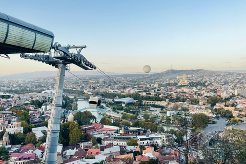 Tiflis: tour de la ciudad histórica y moderna con 2 viajes en teleférico