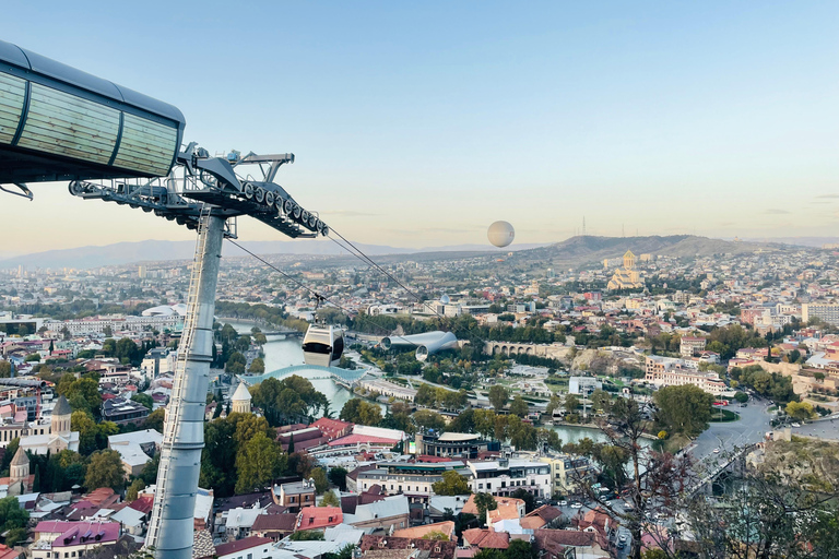 Tbilisi: Historische &amp; moderne stadsrondleiding met 2 kabelbaanrittenTbilisi: Historische en moderne stadsrondleiding met 2 kabelbanen