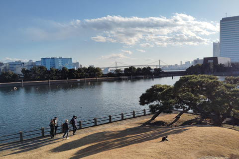 Tokyo: Hama-rikyu Garden Guided Tour with Entry Ticket