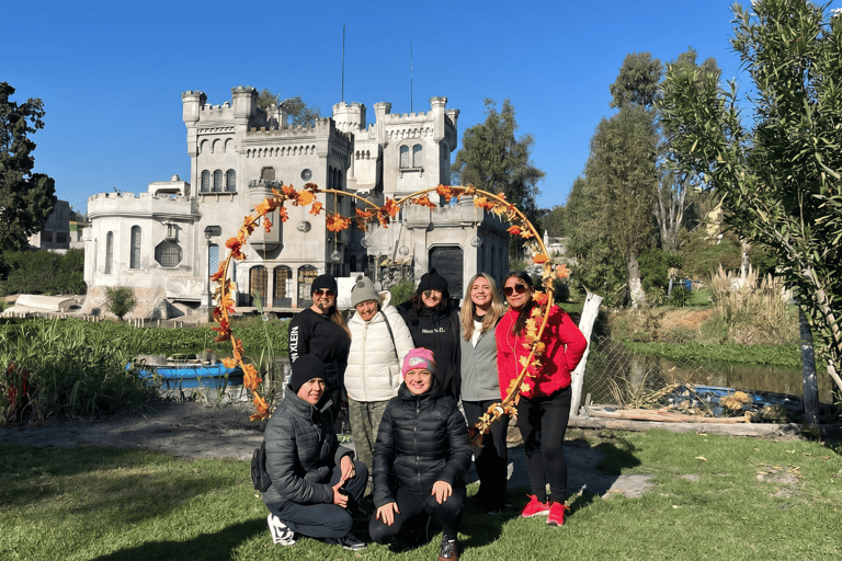 Xochimilco: Sunrise Kayak Tour & White Castle with breakfast