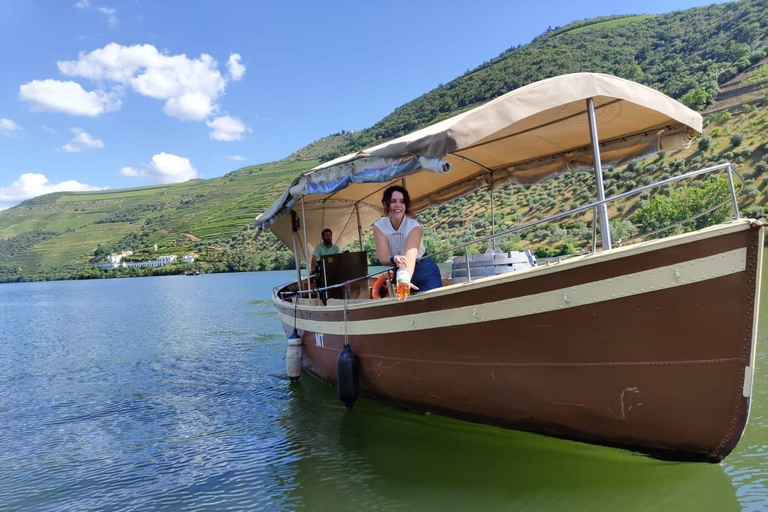 VALLEE DU DOURO : Visite guidée des vignobles, croisière et déjeuner dans un établissement vinicole.Visite privée