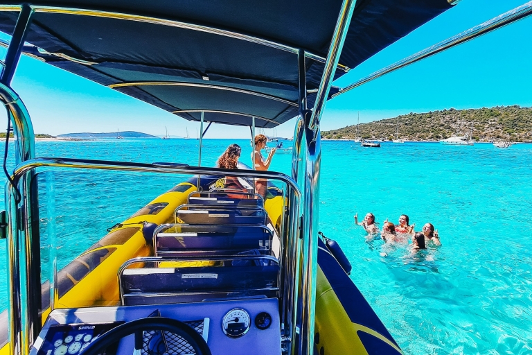 Depuis Split : grotte bleue et cinq îles avec excursion en bateau à Hvar