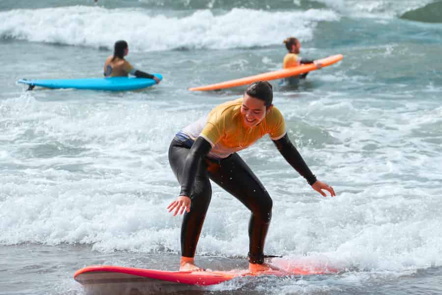 Lissabon-Cascais: Surf-Erlebnis vor Ort. Foto: GetYourGuide Lissabon-Cascais: Surf-Erlebnis vor Ort. Foto: GetYourGuide