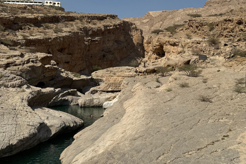 Tour of the Wadi Bani Khalid and the desert – experience nature and adventure