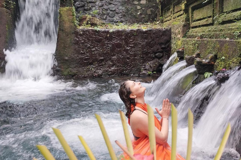 Pura Mangening: Water Temple Tour with Spiritual CleansingTour with Transfers to/from Central Bali