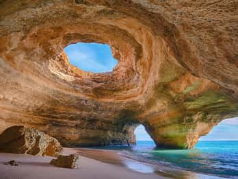 Vilamoura: Boat tour trough Algarve Coastline Highlights