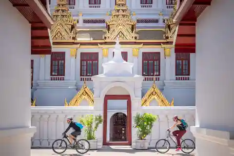 Bangkok: Tour in bicicletta dei vicoli e del centro storico con i templi