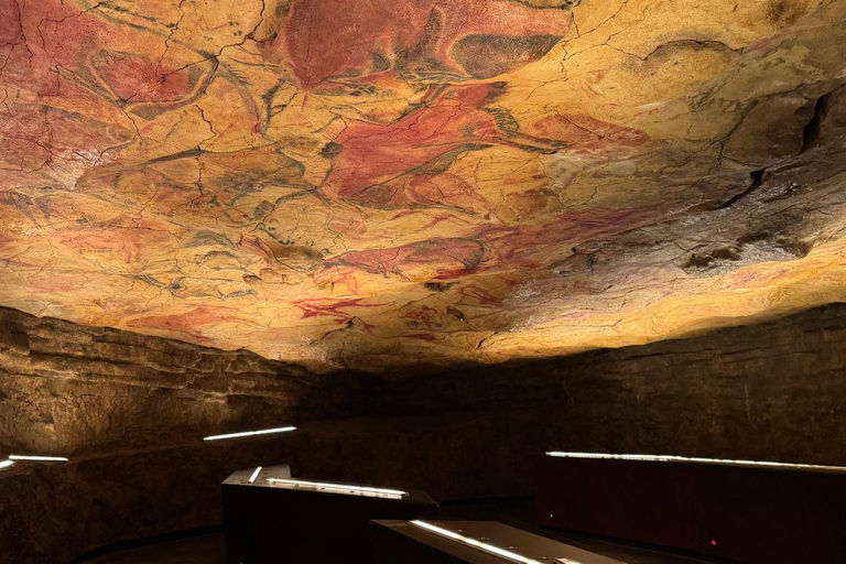 Excursion: Neocueva de Altamira | Santillana del Mar | Comillas Excursion: Altamira Cave | Santillana del Mar | Comillas