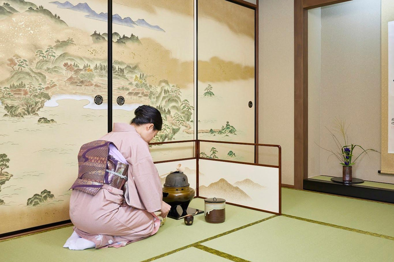 Shinjuku : Kimono Tea Ceremony with Matcha and Sweet