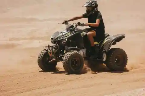 Marrakech: tour en quad por Agafay con paseo en camello, cena y espectáculo