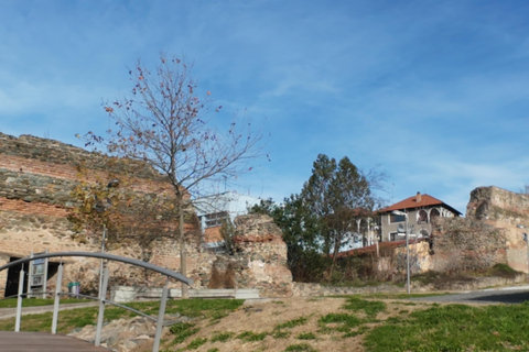 Thessaloniki: Upper Town Bus & Walking Tour with Drinks