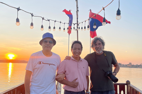 Vientiane: Mekong River Sunset Cruise with Snacks & Drinks
