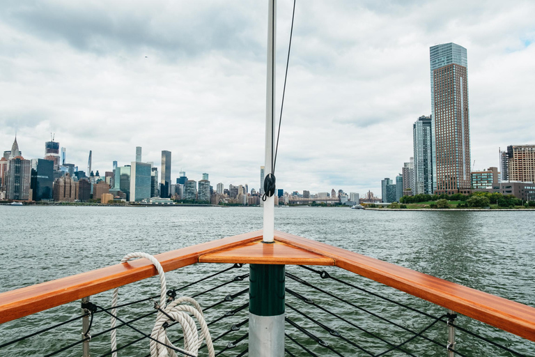 NYC: Cruzeiro oficial de arquitetura de Nova York em torno de ManhattanPasseio de Barco em inglês