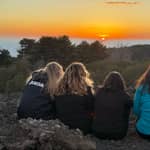 Etna al tramonto: trekking sul vulcano, grotta e degustazione da Catania