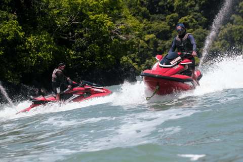 Visite privée en jet ski surpuissant à Langkawi avec vidéo par droneFORFAIT LUXE BRONZE INDIVIDUEL
