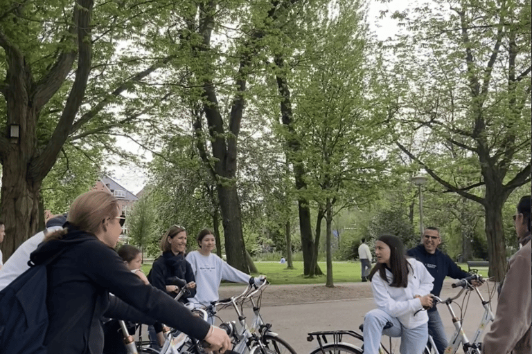 Passeio de bicicleta em Amsterdã com um guia local que fala francês!