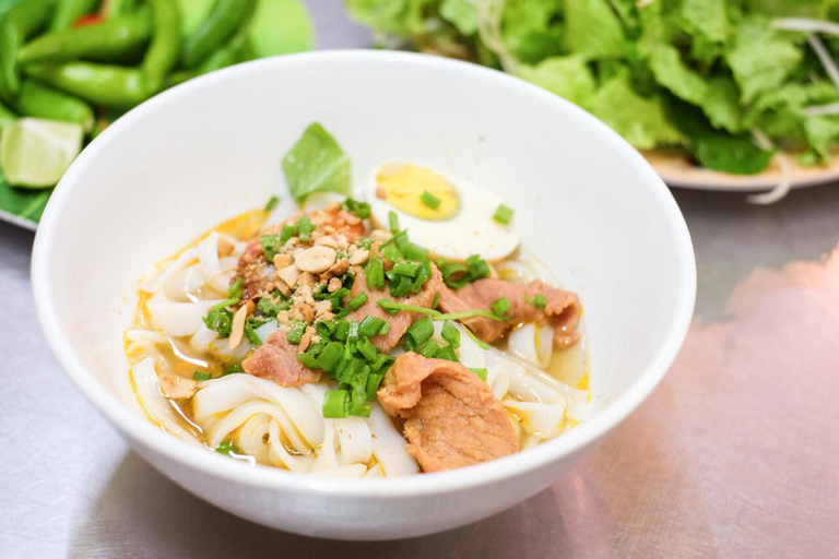 Da Nang : Visite culinaire à pied avec une femme de la région.