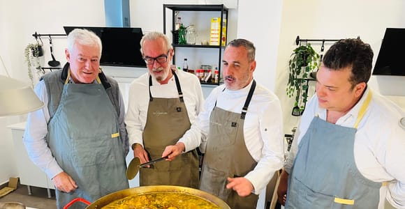 Class of Valencian Paella with welcome drinks and tapas