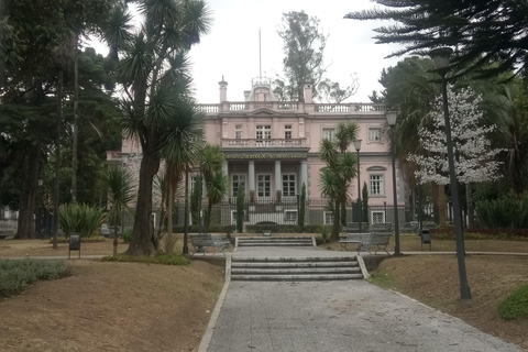 Quito - La Mariscal District: heritage houses and the artisan market 2 Short