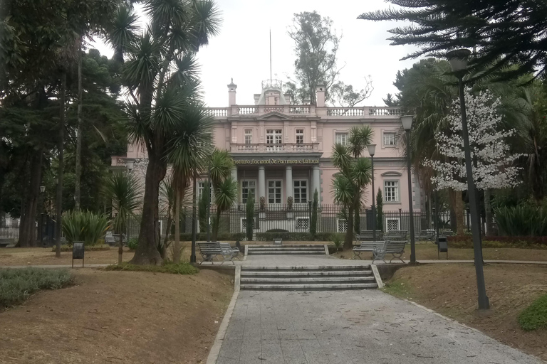 Quito - La Mariscal District: heritage houses and the artisan market 2 Short