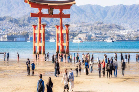 Hiroshima: Private Tour with Miyajima and Peace Park