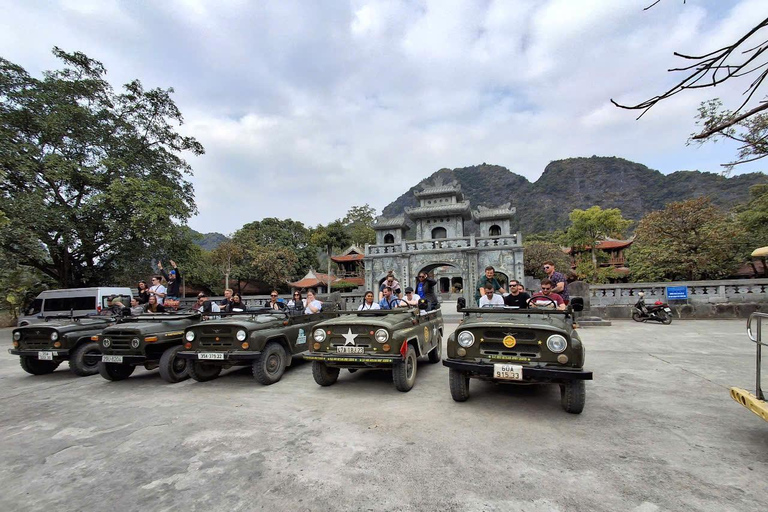 从河内出发：宁平吉普车探险之旅（华闾、长安、木阿）From Hanoi: Ninh Binh Jeep Adventure – Hoa Lu, Trang An, Mua