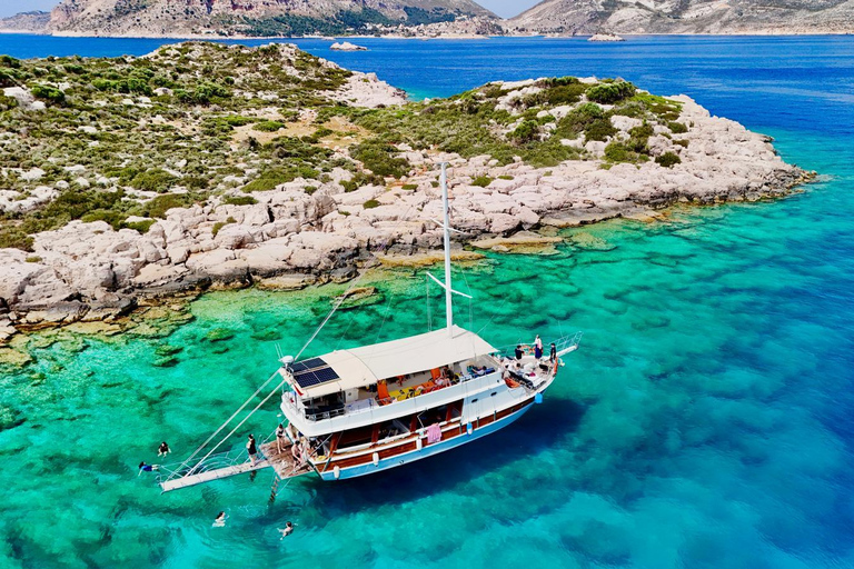 From Kaş: Kekova Boat Tour with Lunch and Swimming Stops