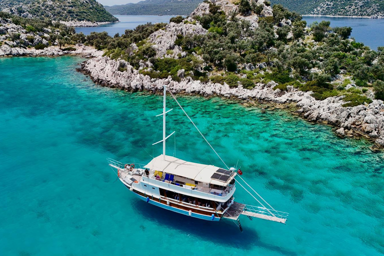 From Kaş: Kekova Boat Tour with Lunch and Swimming Stops
