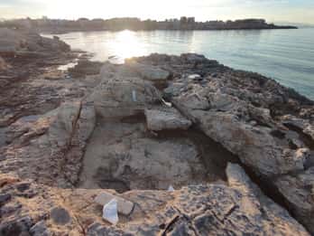 Aegina: Ancient Cemetery, Kapralos, Bouzas Lighthouse Tour