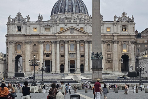 Rome : Visite guidée de la basilique Saint-Pierre et des grottes papalesVisite guidée en groupe en allemand