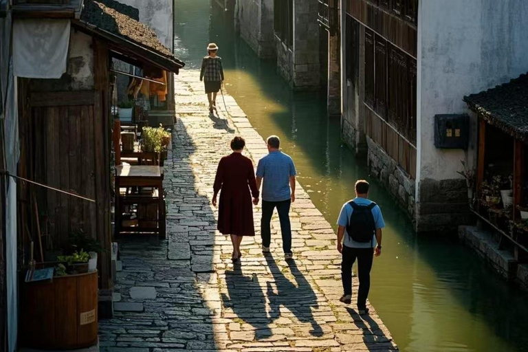 ووتشن جولة ليلية في مدينتي شيزها ودونغزها المائيتين