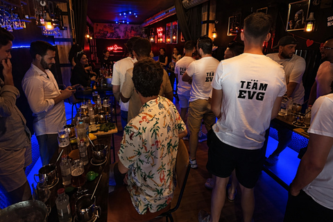 Cocktail Class in Madrid: Shake, Drink & Party