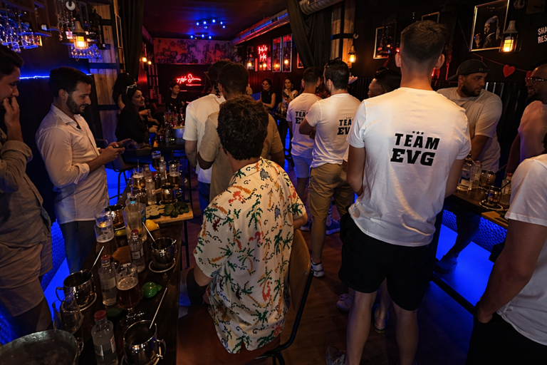 Cocktail Class in Madrid: Shake, Drink & Party