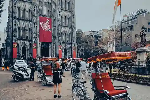 Private Half-Day Hanoi City Tour with Cyclo and Train street