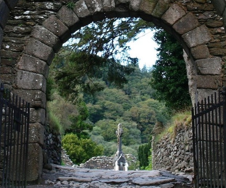 Glendalough: tour audio autoguidato di leggende e monumenti