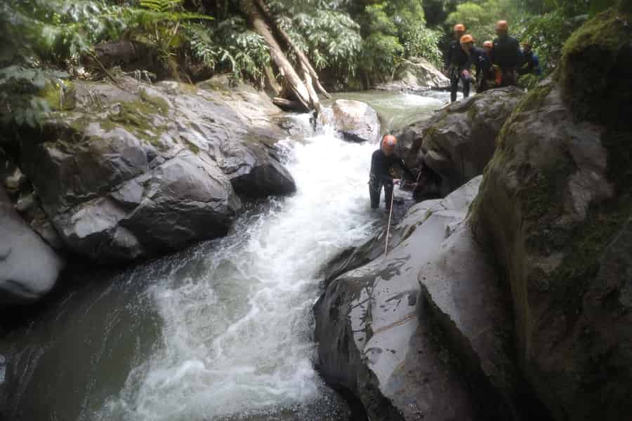 Canyoning-Erlebnis in Ribeira Grande. Foto: GetYourGuide
