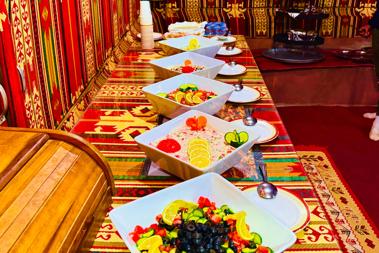 Wadi Rum: Bedouin Family Visit, Desert Safari & Dinner