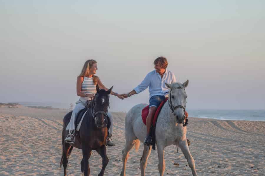 Von Lissabon aus: Reiten am Strand von Comporta. Foto: GetYourGuide