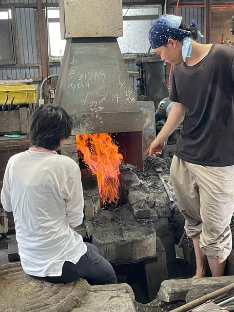 関：刀鍛冶と一緒に玉鋼の包丁を鍛造