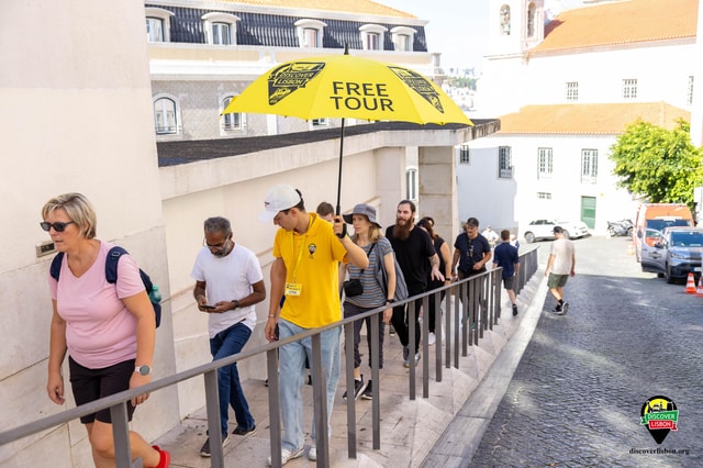 Alfama District Walking Tour with Beautiful City Top view