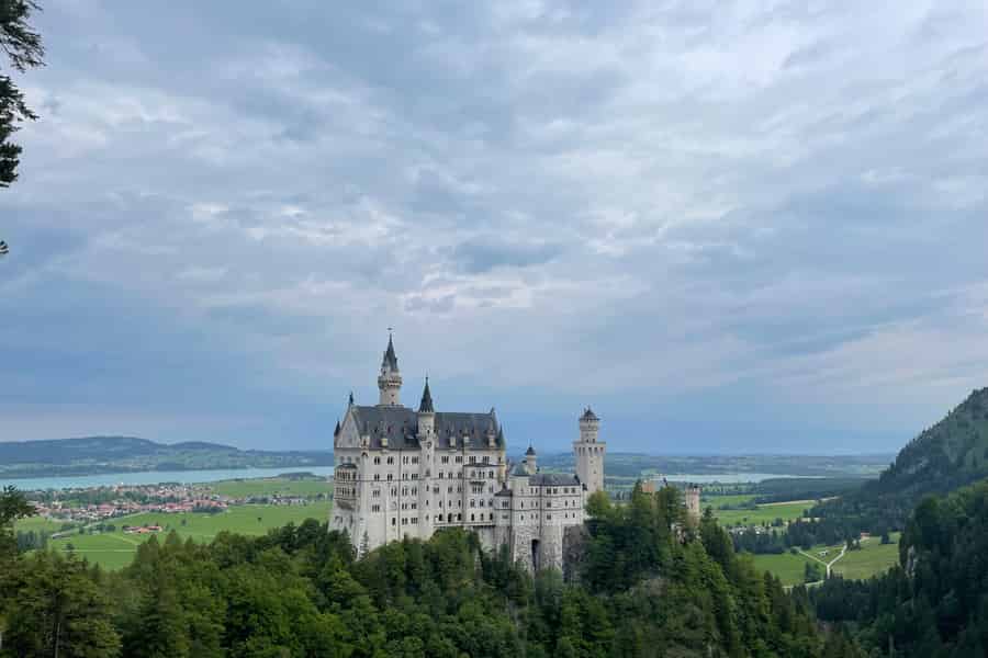 Hohenschwangau „Parkplatz P4“: Tour zum Schloss Neuschwanstein inkl. Ticket. Foto: GetYourGuide