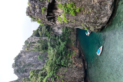 Krabi: Small Group Boat Tour to James Bond & Hong Islands