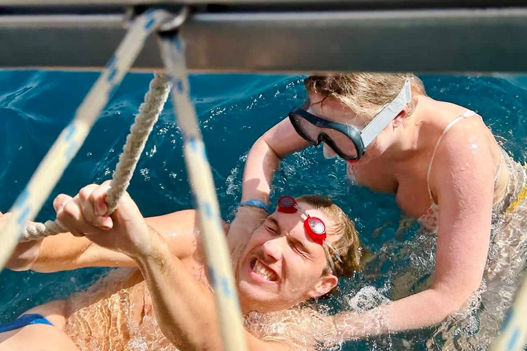 4 timmars delad segling till Papagayos stränder (max 12 personer)Delad segling