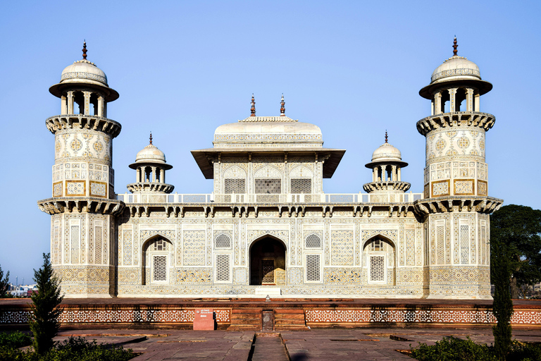 Von Delhi: Sonnenaufgang Taj Mahal und Agra Fort Tour mit AC Auto