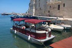 Bari: Monopoli-Bootstour mit Hin- und Rückfahrt im Zug