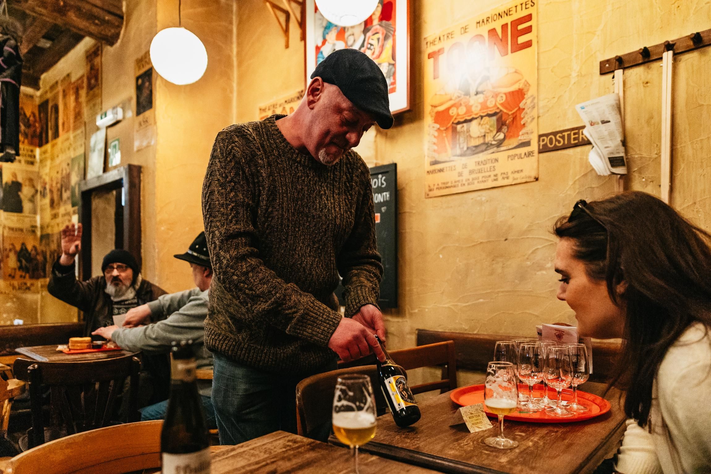 Brüssel: Biertour mit 6 Bieren und 3 Schokoladenverkostungen