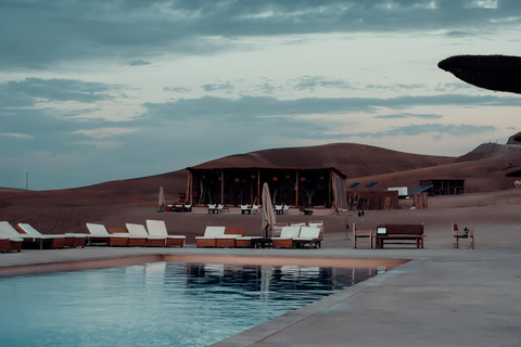 Marrakech: Cena espectáculo en el desierto de Agafay con camellos y puesta de sol